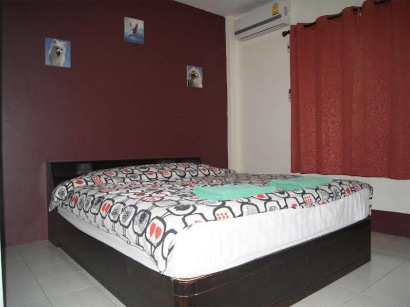 Pineapple Guesthouse Phuket Exterior photo