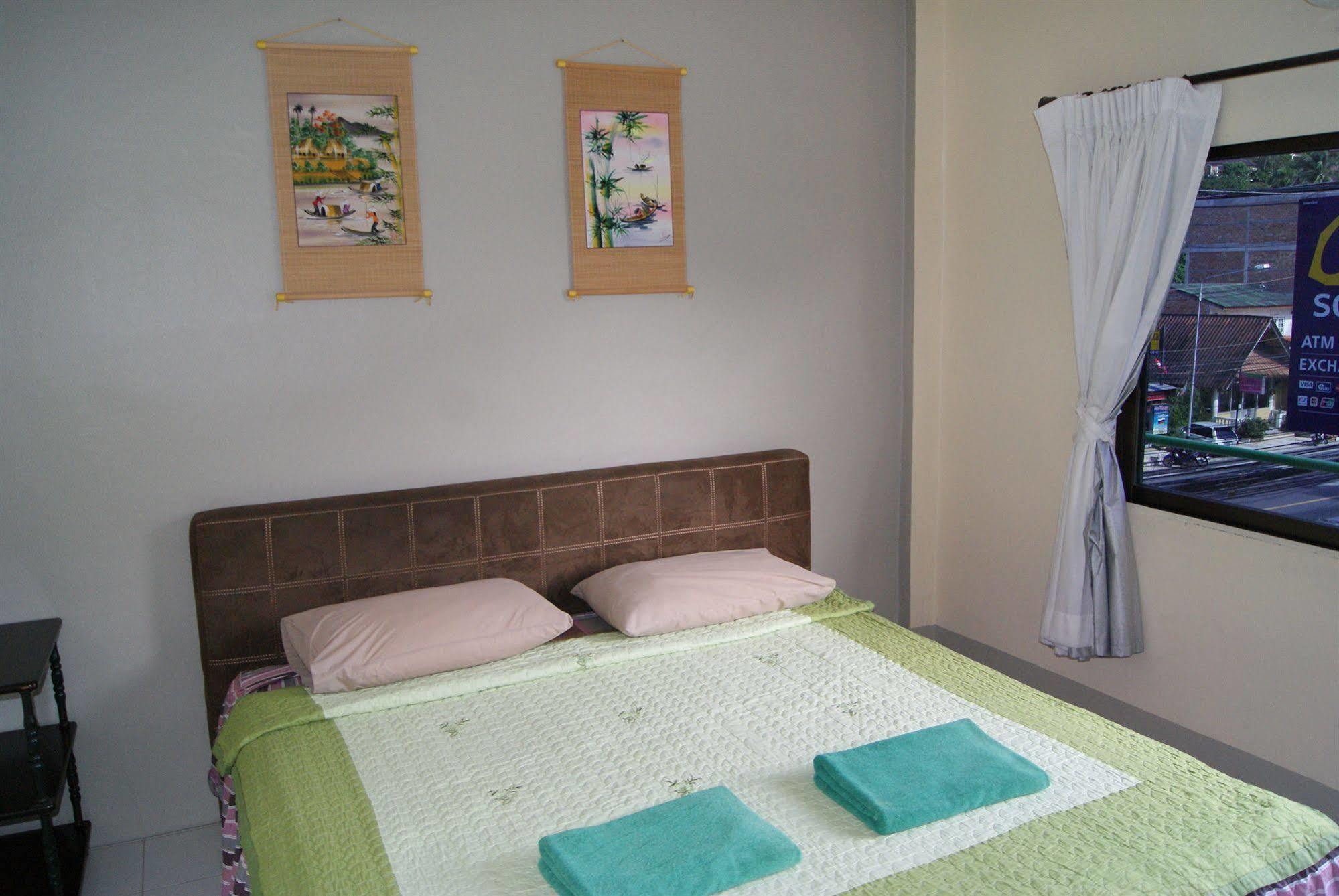 Pineapple Guesthouse Phuket Exterior photo