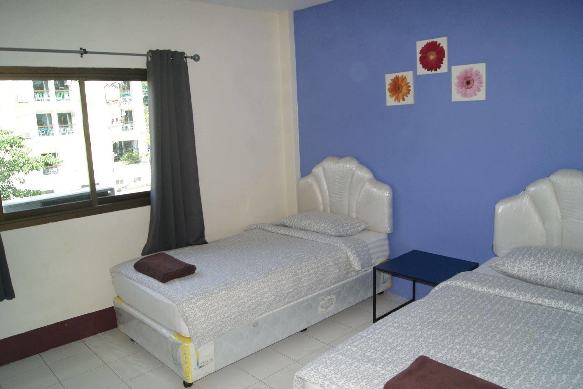 Pineapple Guesthouse Phuket Exterior photo