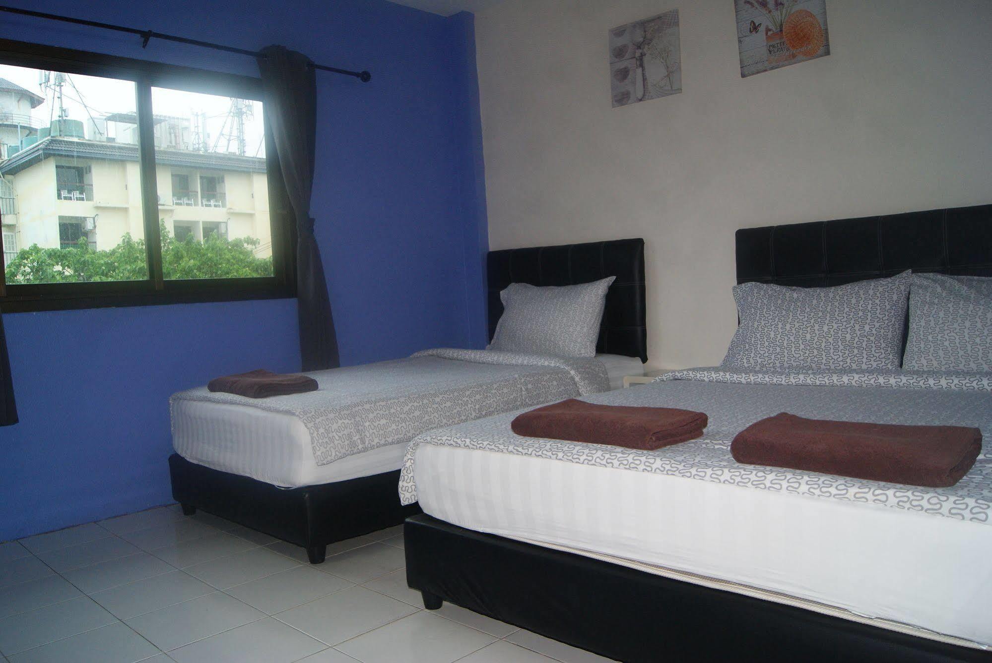 Pineapple Guesthouse Phuket Exterior photo