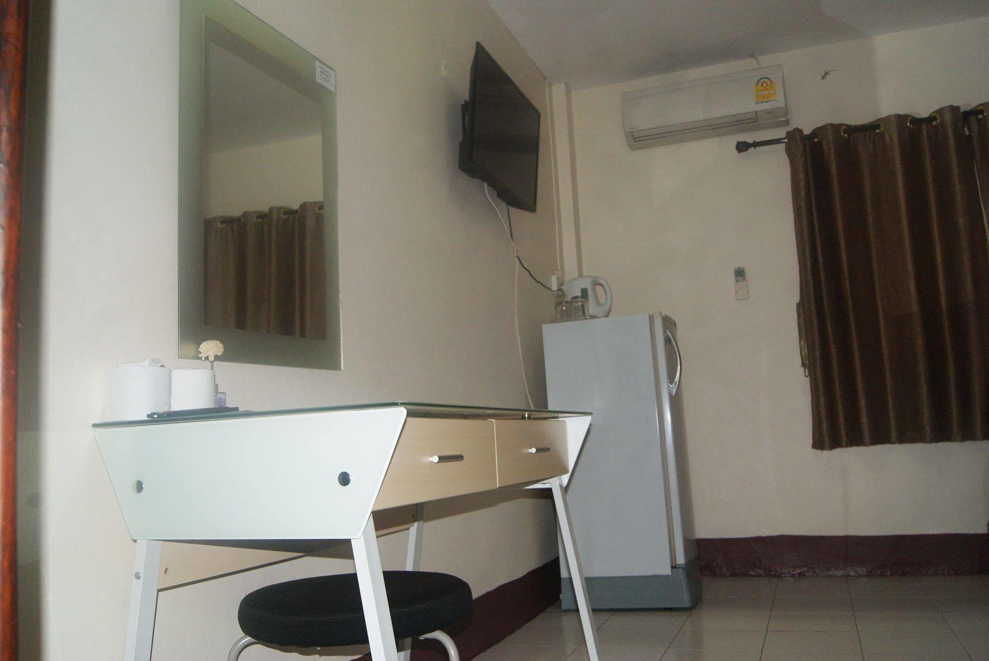 Pineapple Guesthouse Phuket Exterior photo