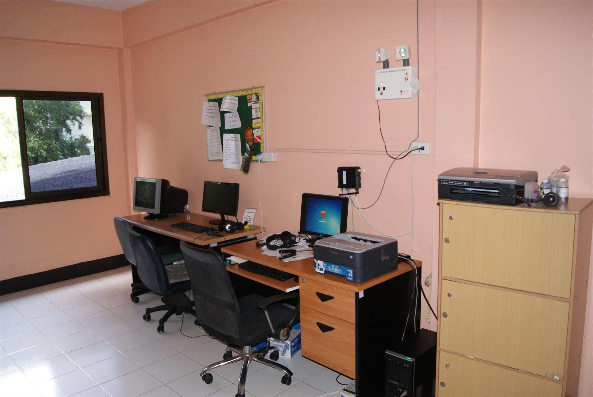 Pineapple Guesthouse Phuket Exterior photo